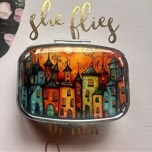 Pill Box City Houses 2 Compartment Village unique Design for pockets&Purse NEW